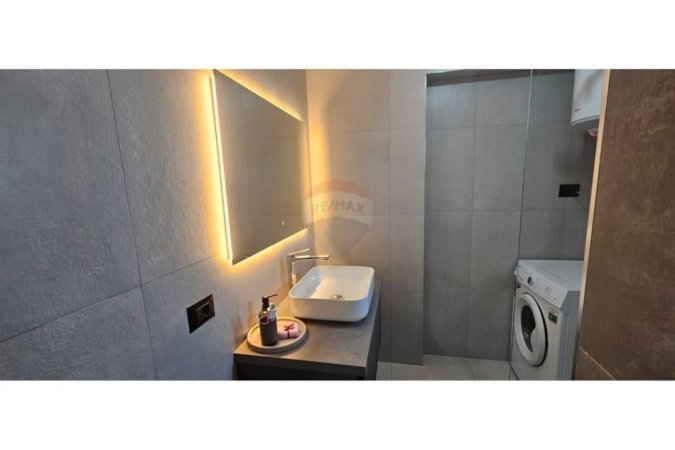 Tirane, jepet me qera apartament 2+1 , 90 m² 500 €