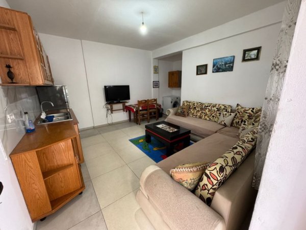 Tirane, jepet me qera apartament 1+1+Ballkon Kati 2, 70 m² 350 € (SPITALET)