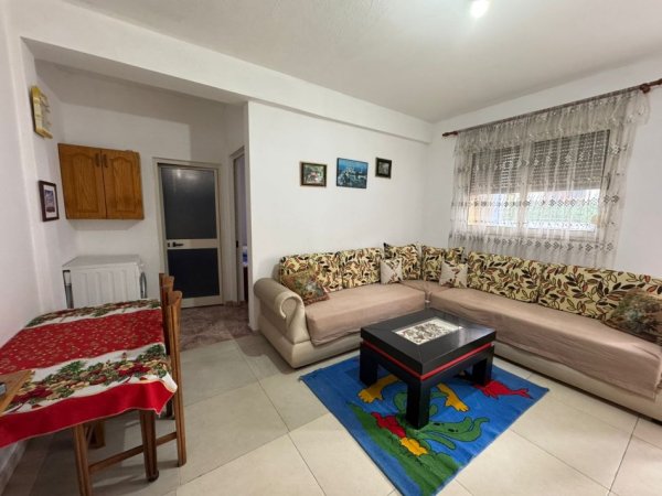 Tirane, jepet me qera apartament 1+1+Ballkon Kati 2, 70 m² 350 € (SPITALET)