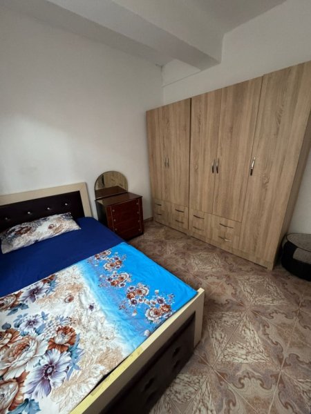 Tirane, jepet me qera apartament 1+1+Ballkon Kati 2, 70 m² 350 € (SPITALET)
