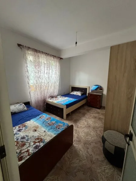 Tirane, jepet me qera apartament 1+1+Ballkon Kati 2, 70 m² 350 € (SPITALET)