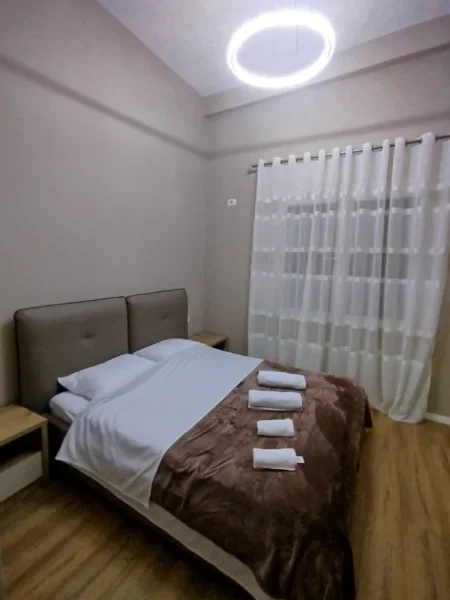 Tirane, jepet me qera apartament 1+1+Ballkon Kati 7, 65 m² 500 € (Kompleksi Golden Park, Spitali Amerikan 3)