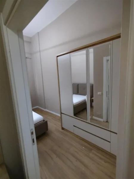 Tirane, jepet me qera apartament 1+1+Ballkon Kati 7, 65 m² 500 € (Kompleksi Golden Park, Spitali Amerikan 3)