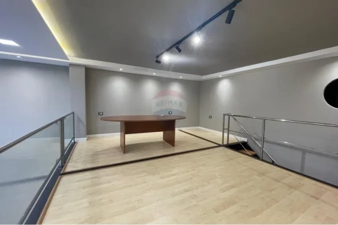 Tirane, jepet me qera ambjent biznesi Kati 0, 550 € (selite)