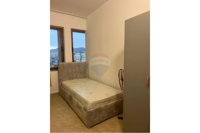 Tirane, jepet me qera 3+1+Ballkon , 77 m² 800 € (21 Dhjetori)