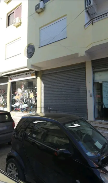 Tirane, shitet dyqan Kati 0, 26 m² (Haxhi Dalliu)