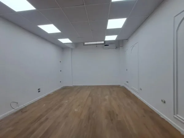 JEPET ME QERA AMBJENT KOMERCIAL PER ZYRA , NE QENDER