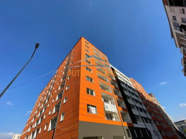 Tirane, shitet apartament 1+1+Ballkon Kati 5, 86.100 € (Yzberisht prane KMY)