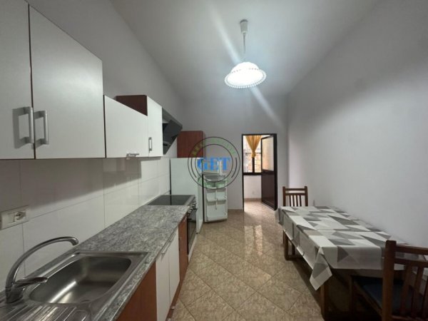 Durres, jepet me qera apartament 1+1 Kati 2, 75 m² 300 € (Sheshi Pranvera , Durres.)