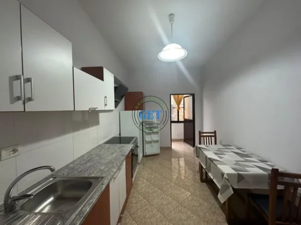 Durres, jepet me qera apartament 1+1 Kati 2, 75 m² 300 € (Sheshi Pranvera , Durres.)
