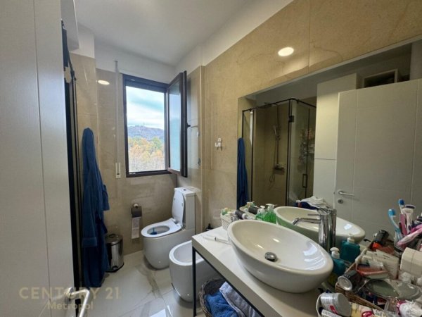 Tirane, shes apartament 2+1+2+POST PARKIMI , 110 m² 240.000 € (Liqeni i Thatë)