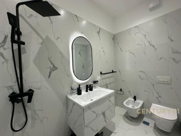 Tirane, jap me qera apartament 2+1+2+POST PARKIMI , 114 m² 1.600 € (Kompleksi Delijorgji)