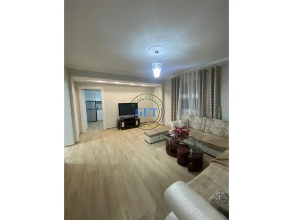 Durres, jepet me qera Vile 2+1 Kati 3, 120 m² 350 € (Prane Royalit, Durres.)