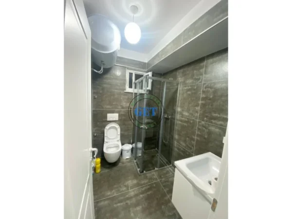 Durres, jepet me qera Vile 2+1 Kati 3, 120 m² 350 € (Prane Royalit, Durres.)