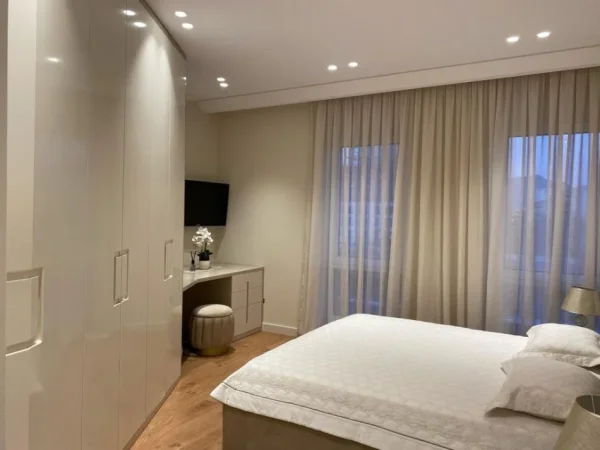 Tirane, shes apartament 3+1 Kati 3, 164 m² 400.000 € (ISH FUSHA E AVIACIONIT)