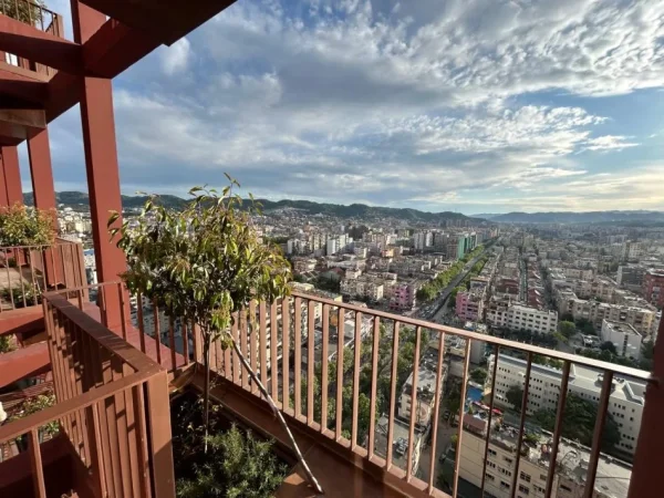 Tirane, jepet me qera apartament 1+1+Ballkon Kati 20, 77 m² 1.000 € (Garden Building Residence)