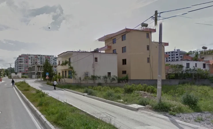 Tirane, jepet me qera dyqan Kati 0, 29 m² 180 € (astir)