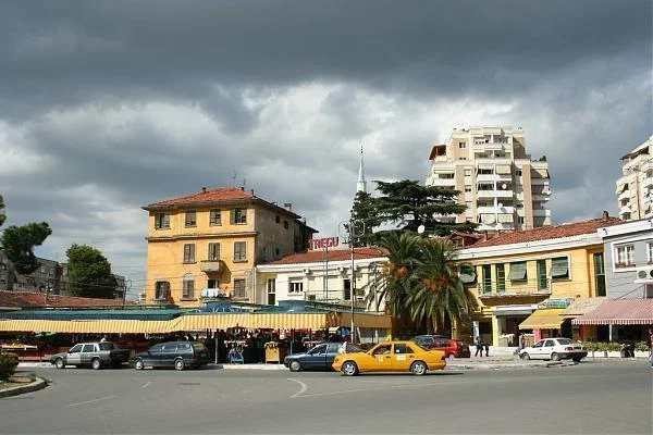 Tirane, shitet lokal Kati 0, 100 m² 600.000 € (prane Sheshit Avni Rustemi)