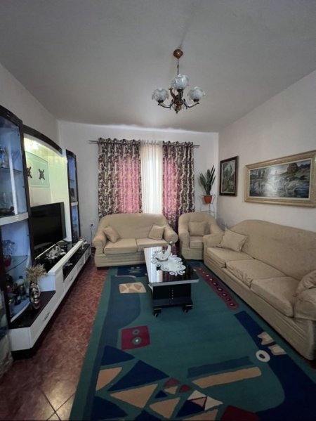 Tirane, jepet me qera apartament 2+1+Ballkon Kati 0, 120 m² 460 € (Laprake)