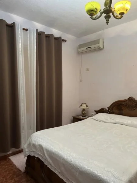 Tirane, jepet me qera apartament 2+1+Ballkon Kati 0, 120 m² 460 € (Laprake)
