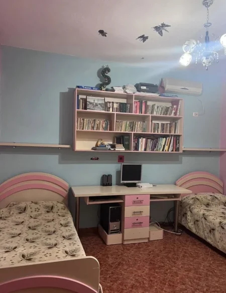 Tirane, jepet me qera apartament 2+1+Ballkon Kati 0, 120 m² 460 € (Laprake)