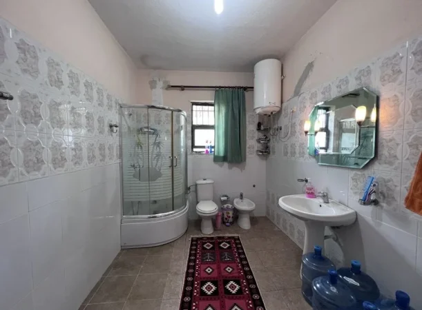 Tirane, jepet me qera apartament 2+1+Ballkon Kati 0, 120 m² 460 € (Laprake)