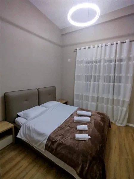 Tirane, jepet me qera apartament 1+1+Ballkon Kati 7, 65 m² 500 € (APARTAMENT)