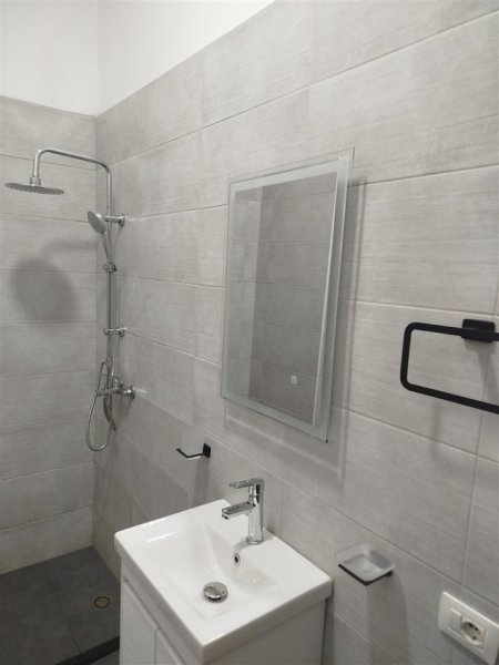 Tirane, jepet me qera apartament 1+1+Ballkon Kati 7, 65 m² 500 € (APARTAMENT)