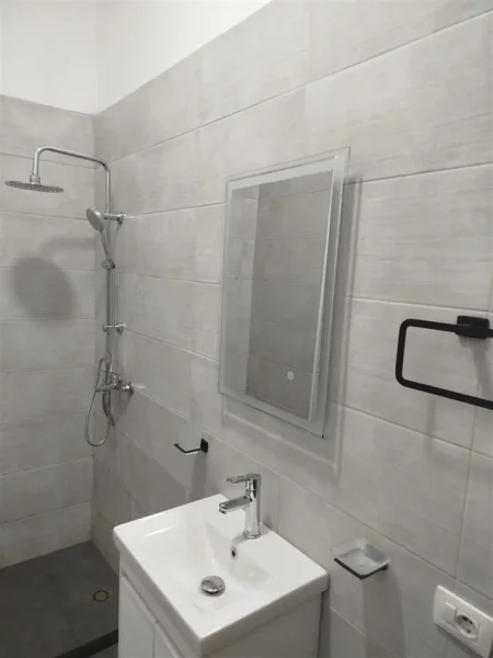 Tirane, jepet me qera apartament 1+1+Ballkon Kati 7, 65 m² 500 € (APARTAMENT)