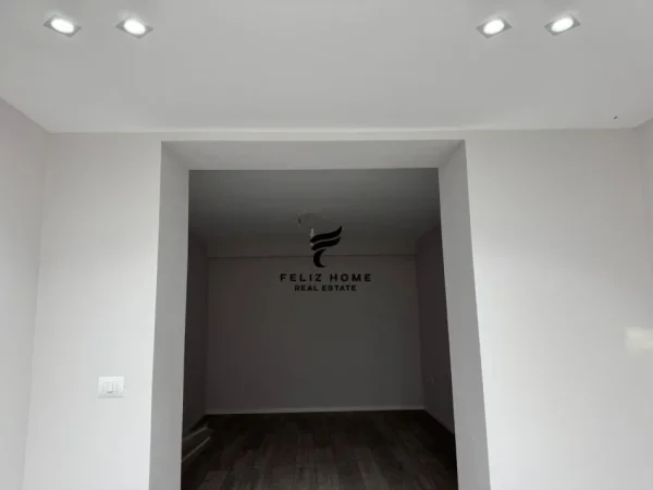 Tirane, jepet me qera zyre Kati 1, 73 m² 2.500 € (RRUGA E ELBASANIT)