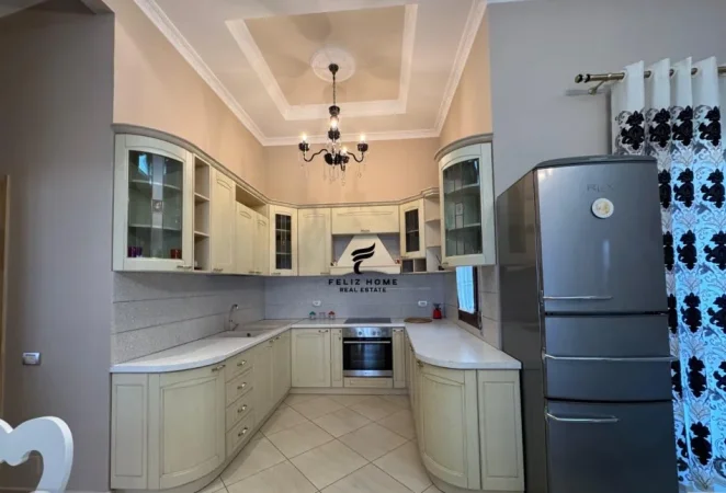 Tirane, jepet me qera apartament 2+1 Kati 5, 200 m² 800 € (KOPSHTI BOTANIK)