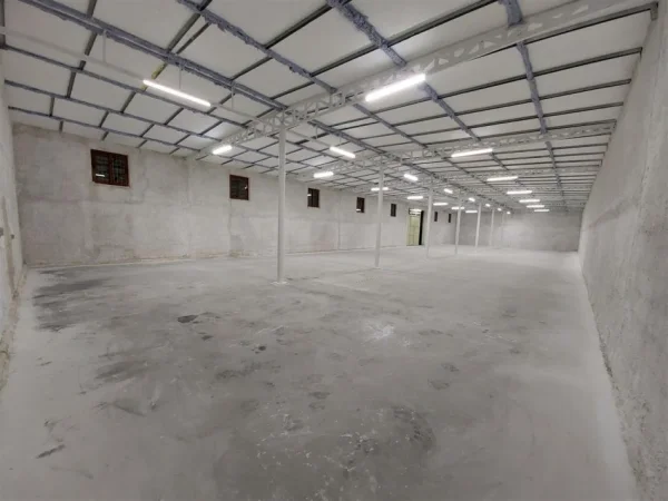 Tirane, jepet me qera magazine Kati 0, 750 m² 1.500 € (RRUGA E ARBRIT)