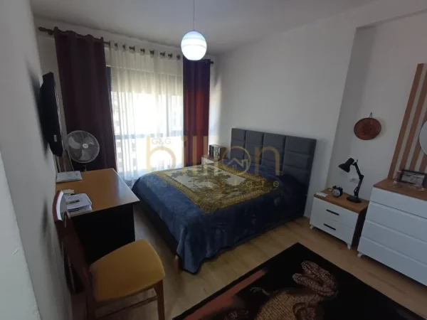 Tirane, shitet apartament 2+1 Kati 8, 92 m² 149.000 € (Ali Demi)