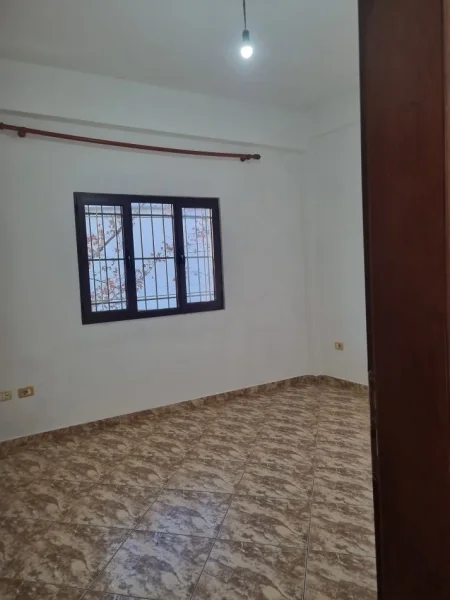Tirane, jepet me qera apartament 1+1 Kati 2, 60 m² 25.000 € (RRUGA MYSLYM KETA)
