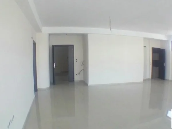 Tirane, jepet me qera dyqan Kati 0, 65 m² 500 € (rruga e Dibres)