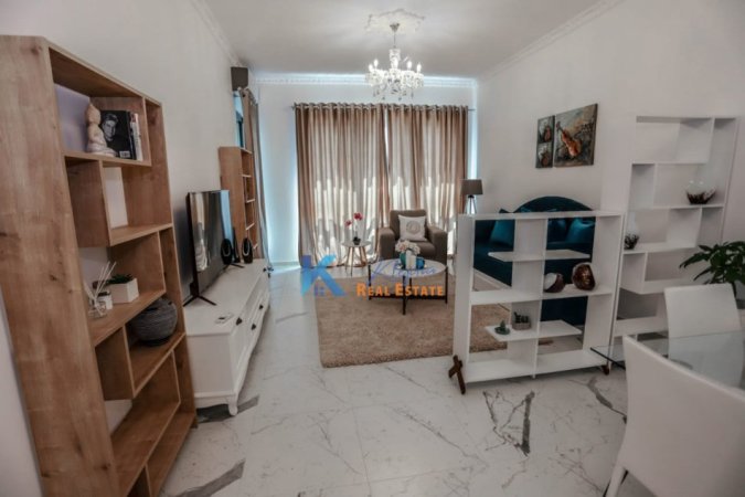 Tirane, jap me qera apartament 1+1+Ballkon Kati 6, 78 m² (Square 21)