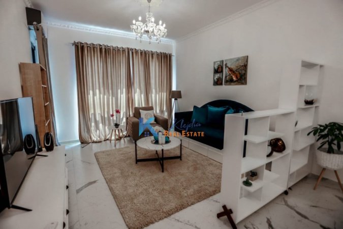 Tirane, jap me qera apartament 1+1+Ballkon Kati 6, 78 m² (Square 21)