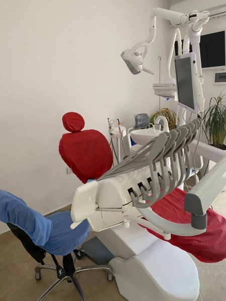 Devoll, shes Unit poltron dentar Shes pajisjet dentare okazion , Çmimi 5000 euro 5.000 €