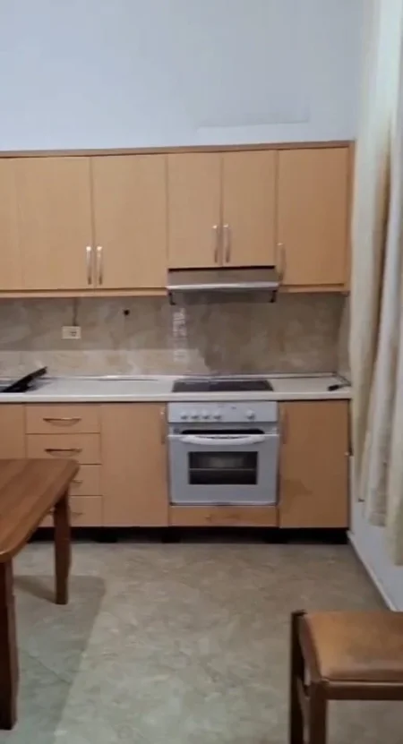 Tirane, jepet me qera apartament 2+1+Ballkon Kati 3, 70 m² (Mbrapa Lavazh 007,Rruga Jordan Misja)