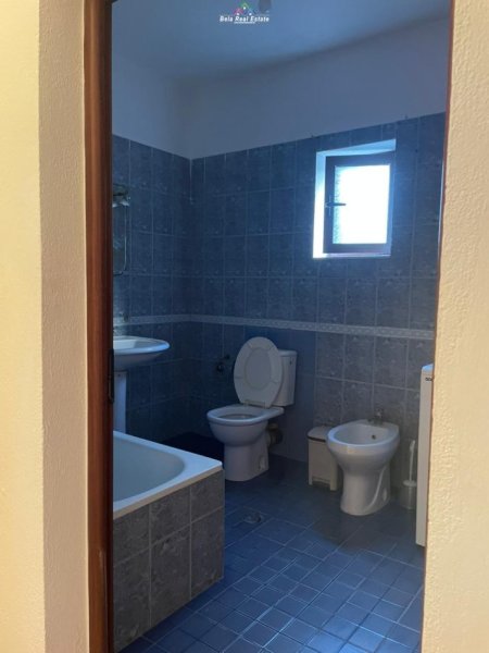 Tirane, jepet me qera apartament 2+1 Kati 2, 90 m² 400 € (selite)