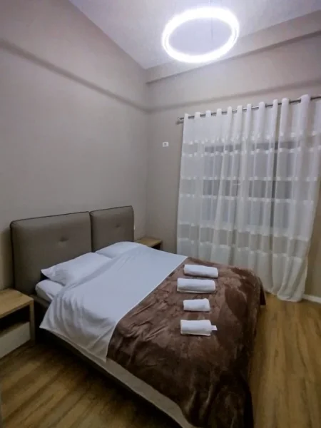 Tirane, jap me qera apartament 1+1+Ballkon Kati 7, 65 m² 500 € (Kompleksi Golden Park, perballe Spitalit Ame)