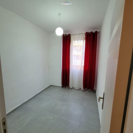 Tirane, jepet me qera apartament 2+1 Kati 3, 75 m² 380 € (fresku)