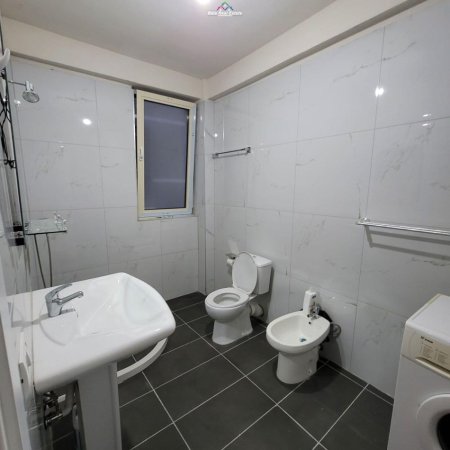 Tirane, jepet me qera apartament 2+1 Kati 3, 75 m² 380 € (fresku)
