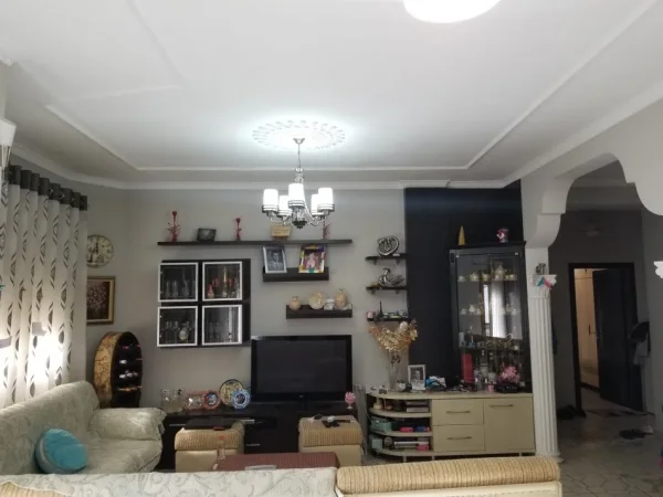 Tirane, jap me qera Vile 5 kateshe, e mobiluar, 3000 € (Dhimiter Pasko, Selite)