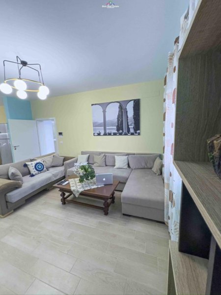 Tirane, jepet me qera Vile 2+1+Ballkon Kati 1, 330 m² 1.250 € (Vilat Gjermane)