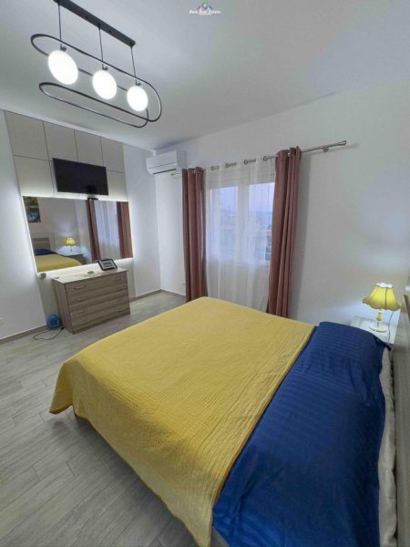 Tirane, jepet me qera Vile 2+1+Ballkon Kati 1, 330 m² 1.250 € (Vilat Gjermane)