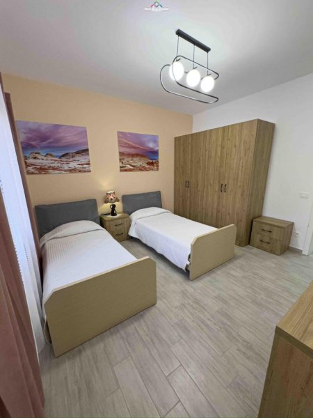 Tirane, jepet me qera Vile 2+1+Ballkon Kati 1, 330 m² 1.250 € (Vilat Gjermane)