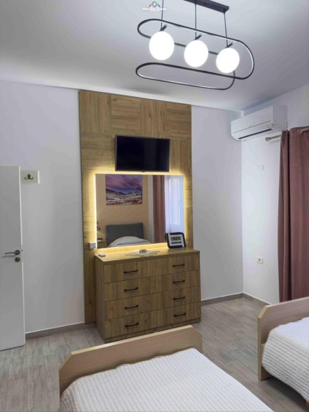 Tirane, jepet me qera Vile 2+1+Ballkon Kati 1, 330 m² 1.250 € (Vilat Gjermane)