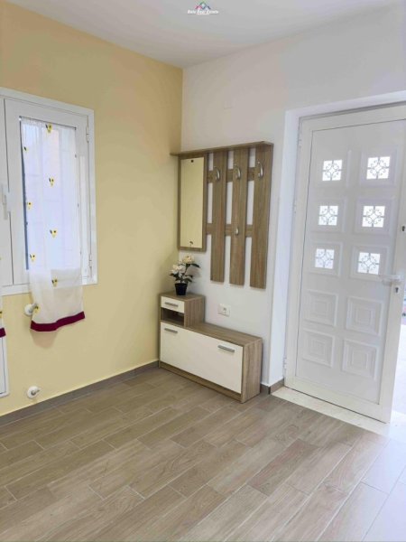 Tirane, jepet me qera Vile 2+1+Ballkon Kati 1, 330 m² 1.250 € (Vilat Gjermane)
