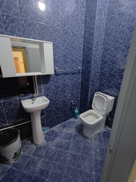 Tirane, jepet me qera zyre Kati 2, 76 m² 800 € (Taivani)